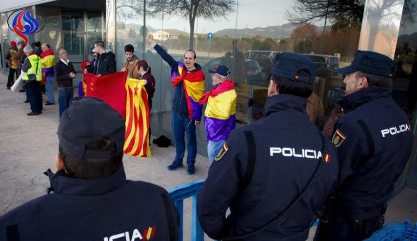 پلیس کاتالونیا اعلام بی‌طرفی کرد