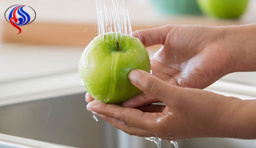 غسيل التفاح بالماء «لا ينظفه» !!