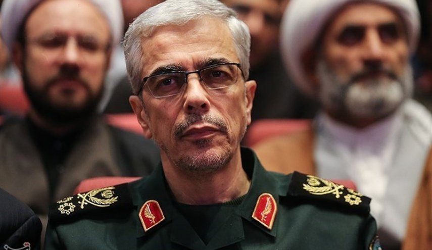 اللواء باقري يثمّن المواقف الثورية لقائد الجيش الإيراني