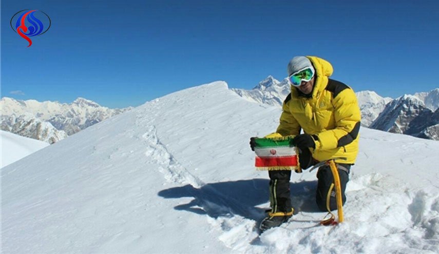 هاو ايراني يتسلق جبلا من سلسة الهيمالايا بارتفاع 6475 مترا