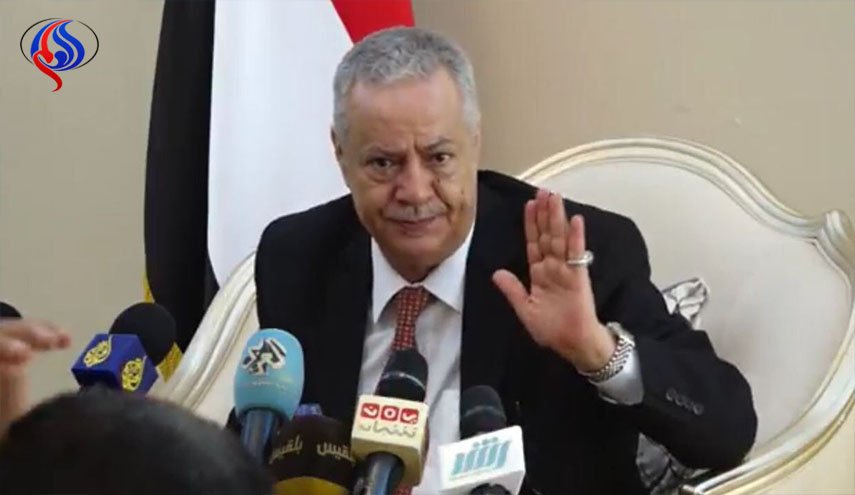 محافظ عدن يستقيل ويحمل حكومة هادي مسؤولية الخراب