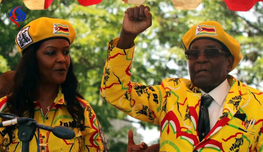 رويترز : الحزب الحاكم في زيمبابوي يطيح بموغابي من زعامة الحزب