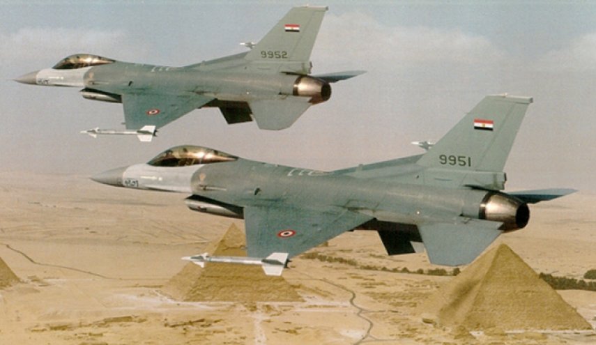 حمله جنگنده‌های مصری به کاروان حمل سلاح داعش

