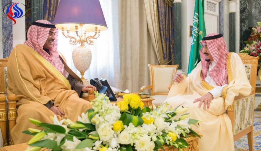 الملك السعودي يتسلم رسالة من أمير الكويت
