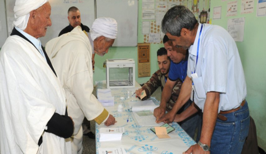 پیروزی جبهه آزادی بخش الجزایر در انتخابات محلی

