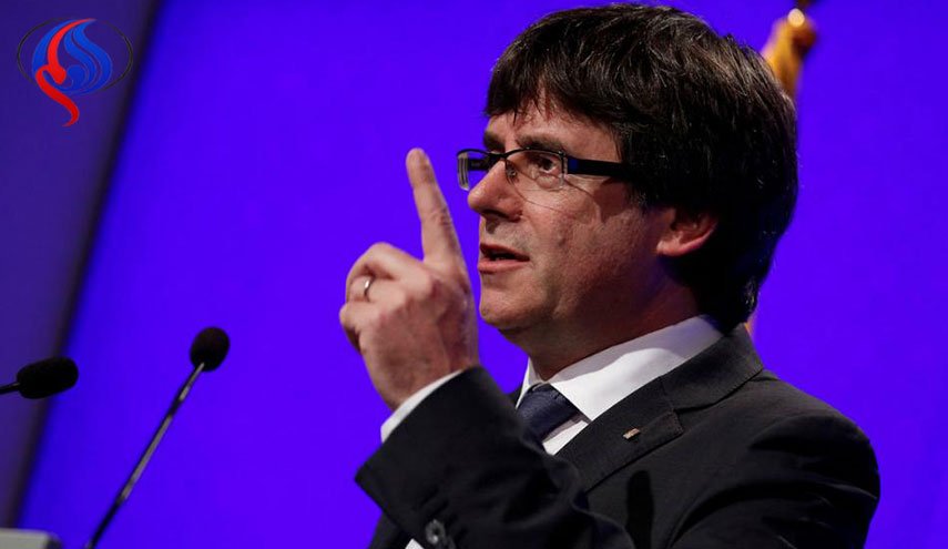 زعيم إقليم كتالونيا المعزول يتحدى الاتحاد الأوروبي