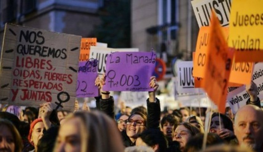 الآلاف يتظاهرون في مدريد باليوم العالمي للقضاء على العنف ضد المرأة