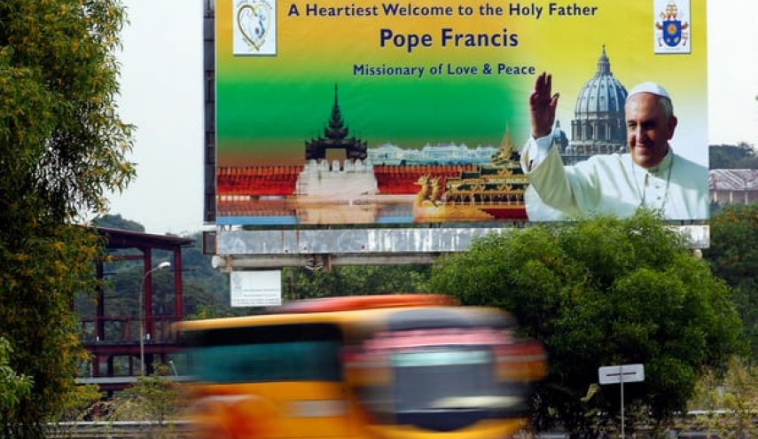 Pope begins Myanmar trip in shadow of Rohingya crisis

