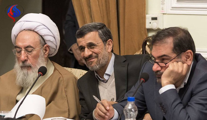  ماجرای یک عکس معروف / محمود احمدی‌نژاد در جلسه مجمع به چه می‌خندید؟