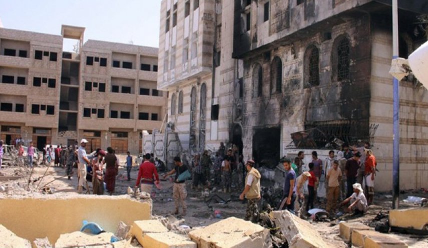 انفجار در وزارت دارایی دولت مستعفی یمن در عدن

