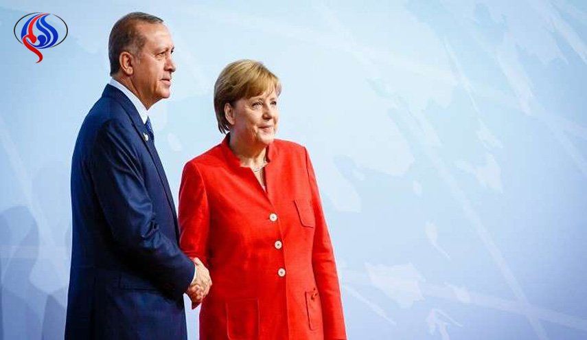 ميركل تعد أردوغان بالإسراع بتقديم المساعدات في إطار صفقة اللاجئين