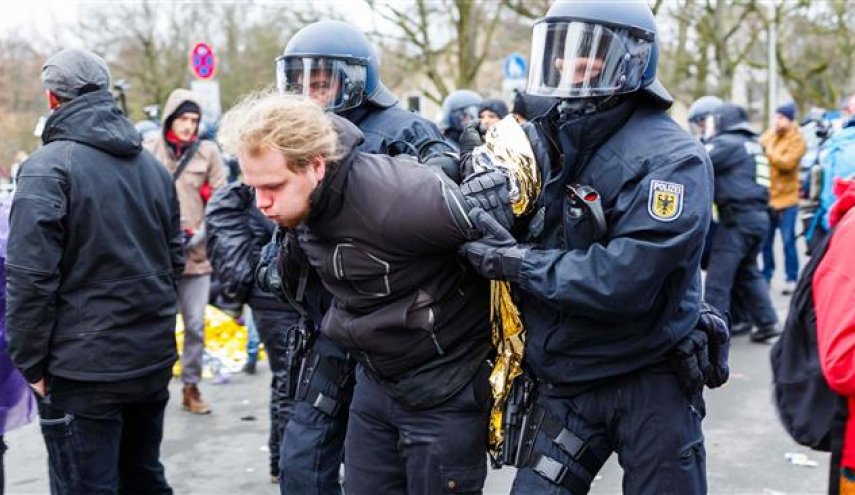 Police clash with anti-fascism protesters in Germany
