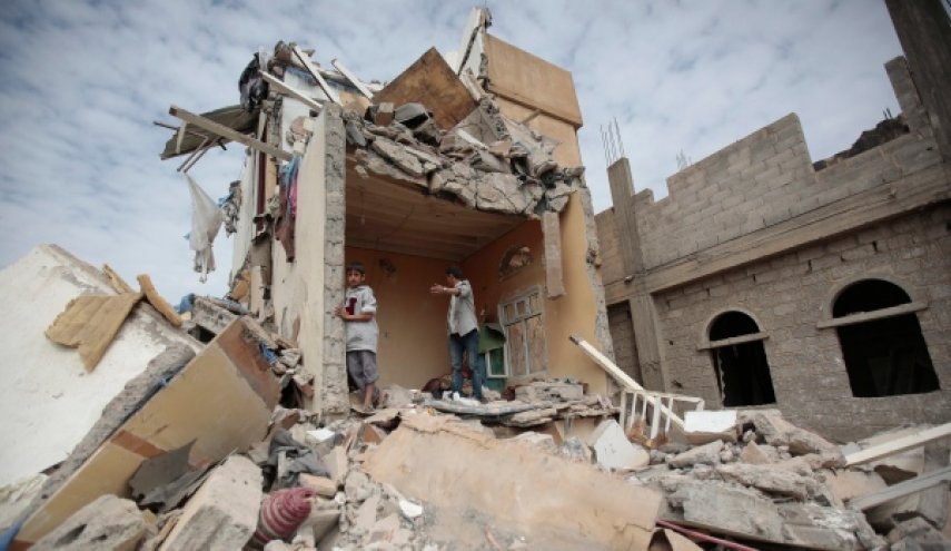 Yemenis shelter from airstrikes, battles in capital
