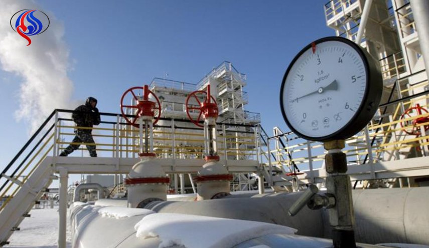 روسیا تعلن التزامها باتفاق خفض الإنتاج النفطي مع 
