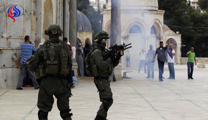 قوات الاحتلال الصهيوني تواصل اقتحامها للمسجد الأقصى