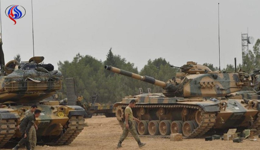 الجيش التركي يرسل تعزيزات إضافية إلى الحدود مع سوريا