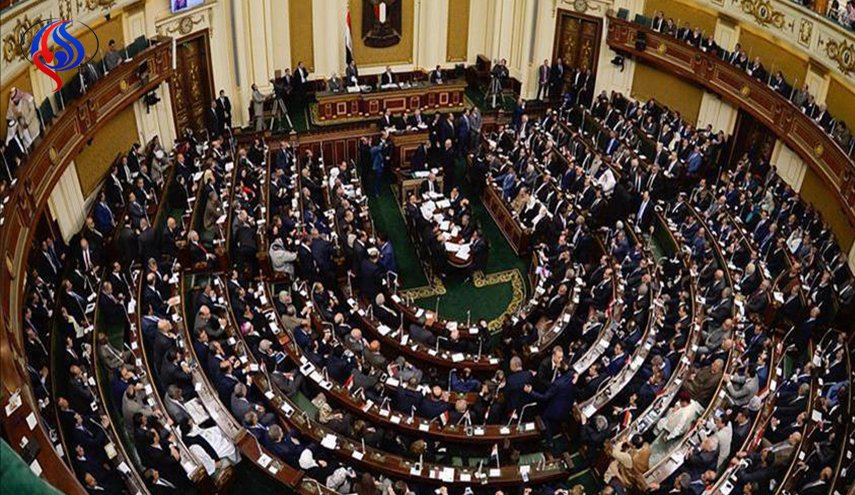 برلمان مصر يوافق على قانون يحظر العمل السياسي داخل 