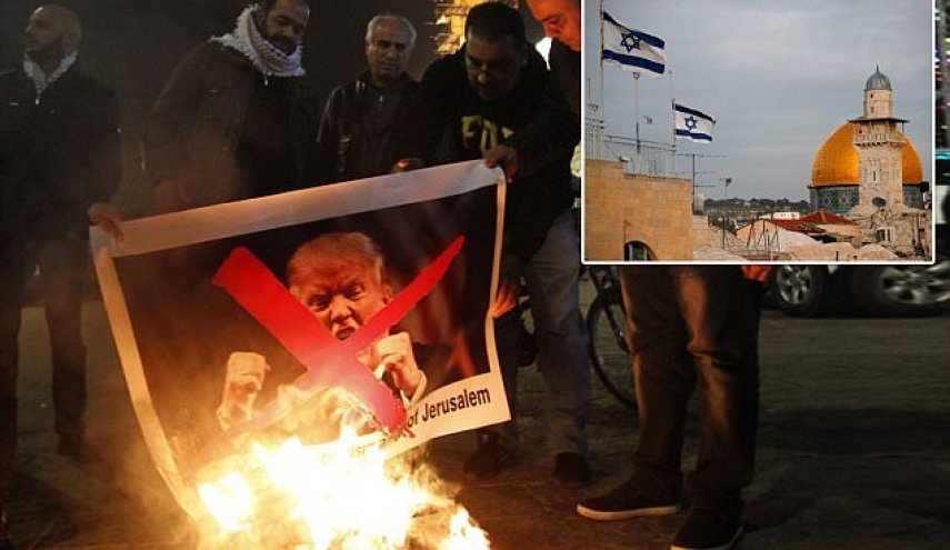 مسیحیان معترض در بیت‌لحم تصاویر ترامپ را به آتش کشیدند
