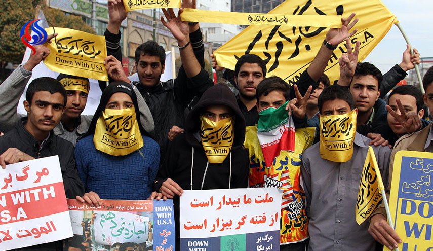 تجمع دانشجویان دانشگاه‌های تهران مقابل دفتر حافظ منافع آمریکا