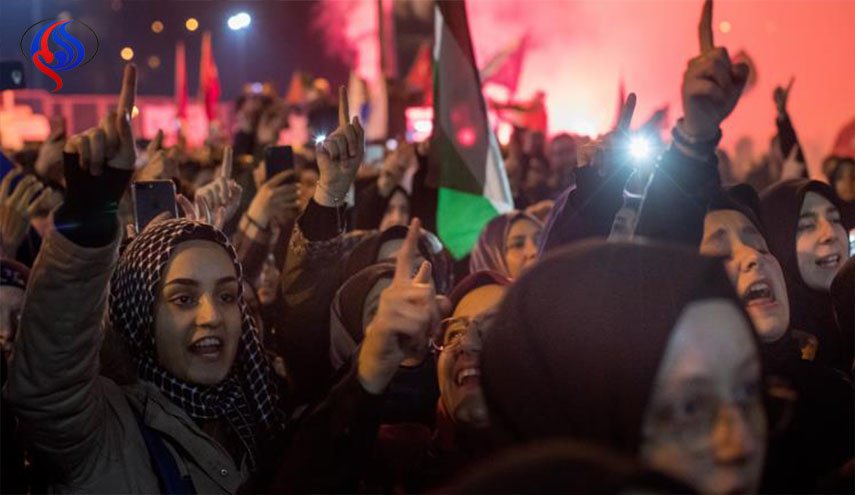 إصابات حرجة بين الفلسطينيين في مواجهات مع الاحتلال في جمعة الغضب