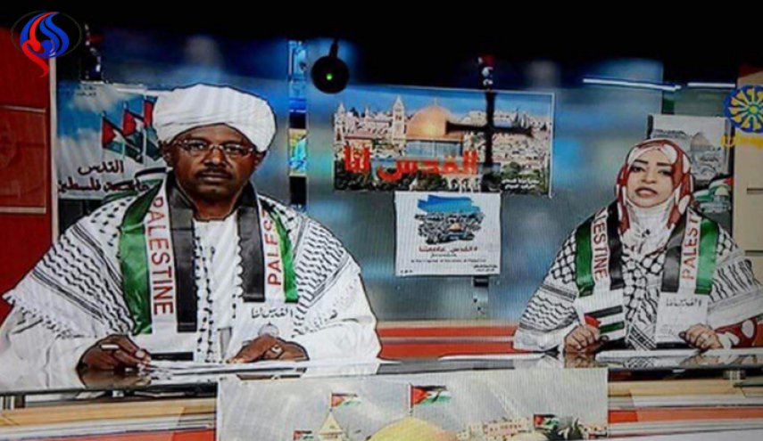هذا ما قام به مذيعو التلفزيون السوداني نصرة لفلسطين.. 