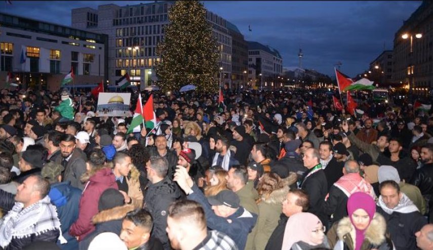 برلين ومدن ألمانية تشهد تظاهرات حاشدة ضد قرار ترامب