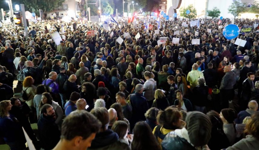 Thousands march in Tel Aviv to protest against Netanyahu, corruption
