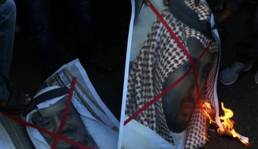 Palestinian protesters burn pictures of Saudi King, Crown Prince (+Photos)
