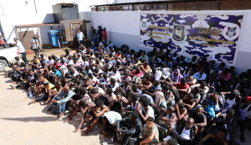 نيجيريا تعلن احتجاز 5 آلاف من رعاياها بمعسكرات ليبيا 