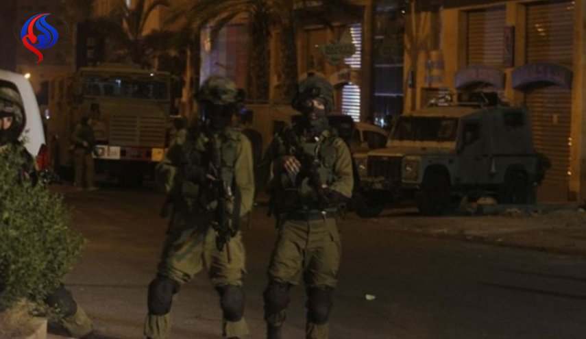 بازداشت 12 فلسطینی در حمله نظامیان اشغالگر به کرانه باختری