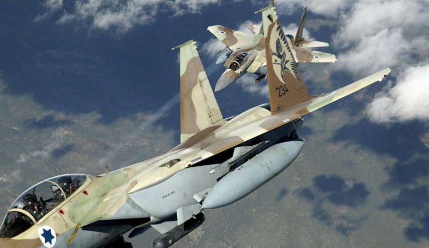 الطيران الإسرائيلي يهاجم معسكرا لـ