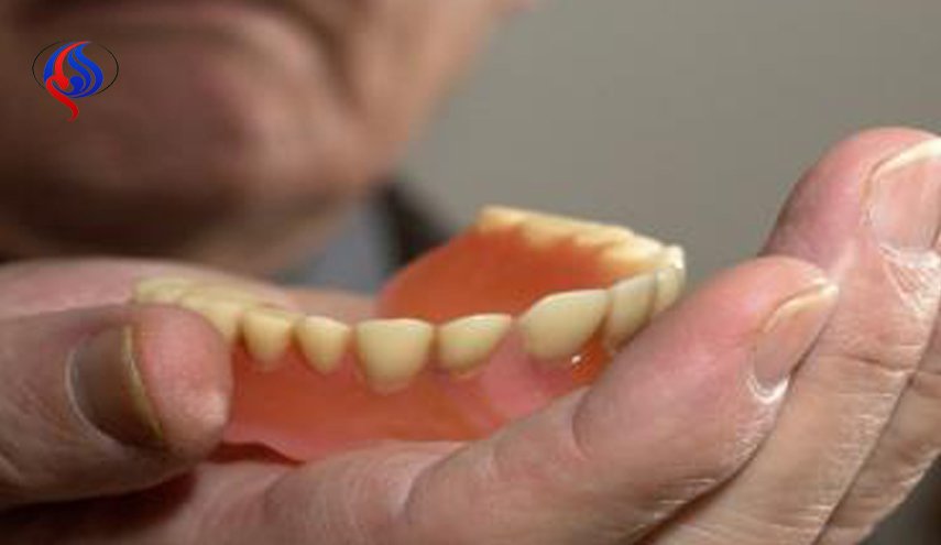 علماء يحذرون من أطقم الأسنان، والسبب صادم!