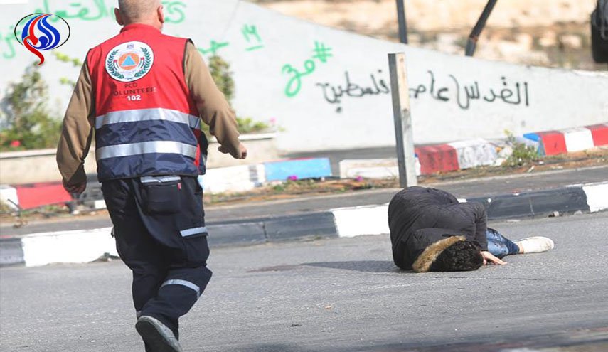إصابة شاب فلسطيني بجراحٍ خطيرة بعد تنفيذه عملية طعن برام الله