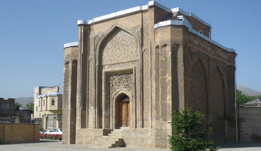 قبة العلويين في همدان من روائع الفن المعماري في ايران