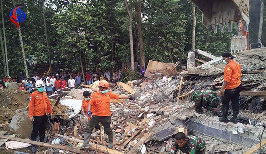 قتيلان على الاقل جراء زلزال ضرب جاوة بإندونيسيا