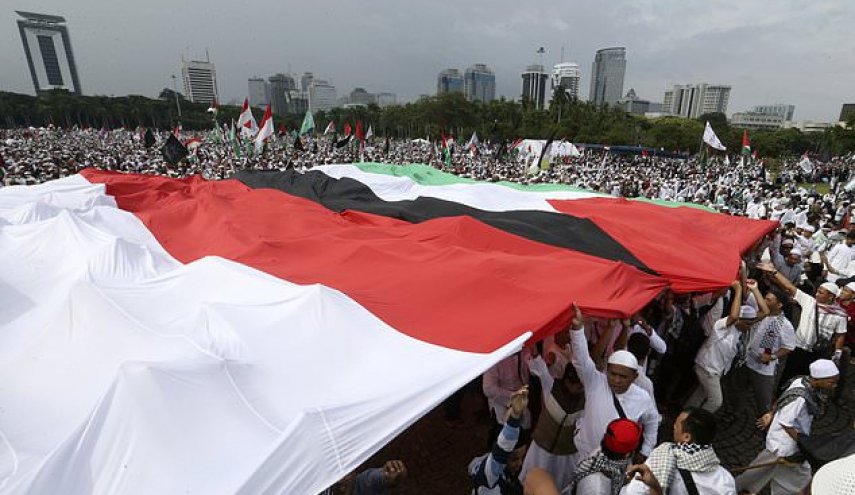 Indonesia clerics want boycott of US products over al-Quds
