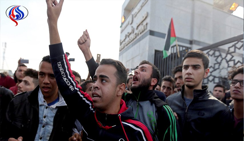 مصر تمنع عشرات الطلبة الفلسطينيين من السفر عبر معبر رفح