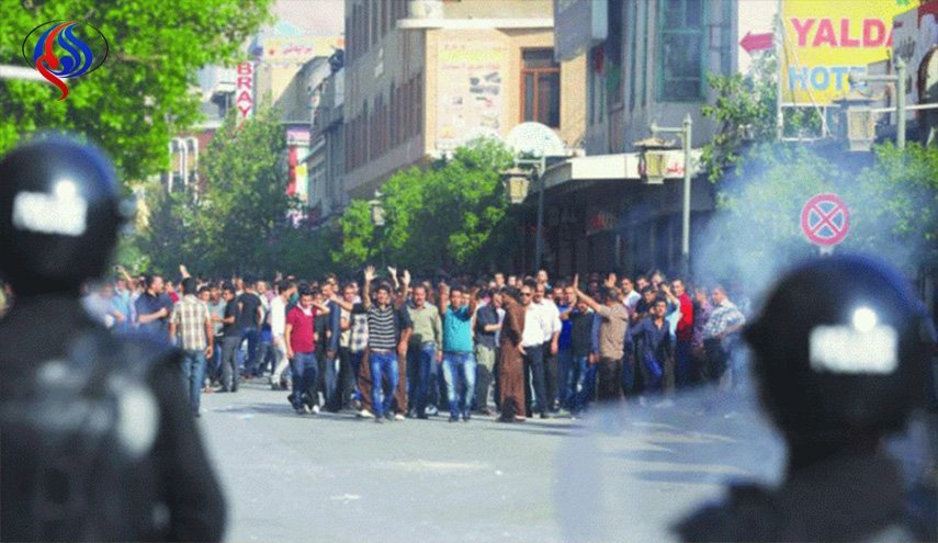 نیروهای پیشمرگه کرد وابسته به بارزانی به سوی تظاهرکنندگان در اربیل تیراندازی کردند