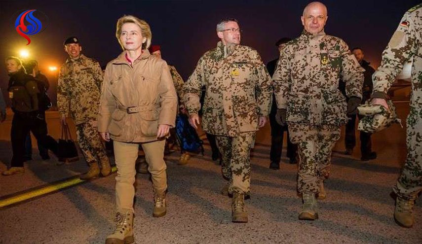 في زيارة مفاجئة.. وزيرة الدفاع الألمانية تصل أفغانستان