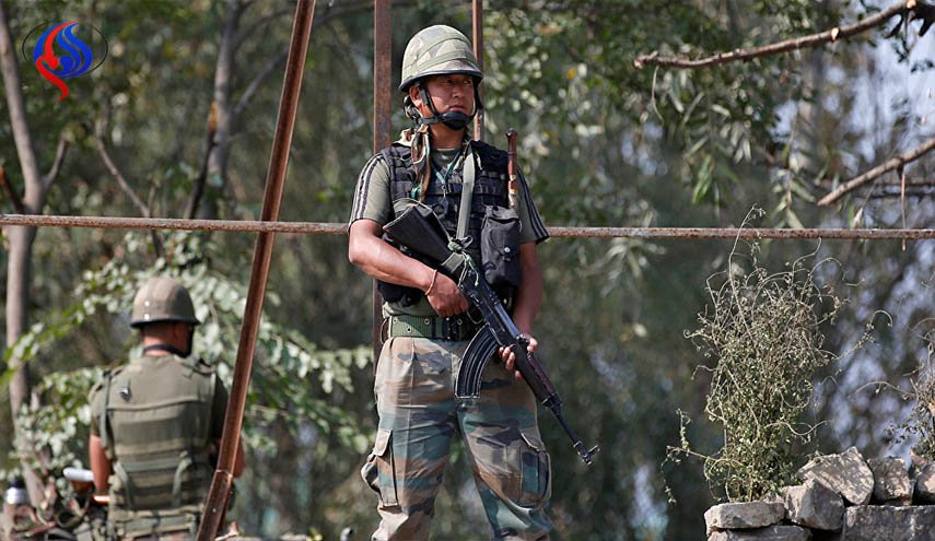 باكستان تقصف كشمير في الهند ومقتل ضابط وثلاثة جنود هنود