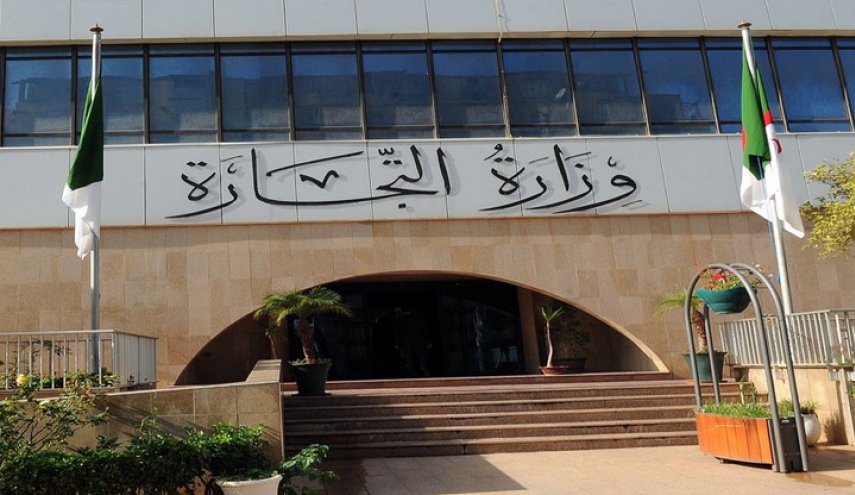حظر استيراد أكثر من ألف منتج في الجزائر