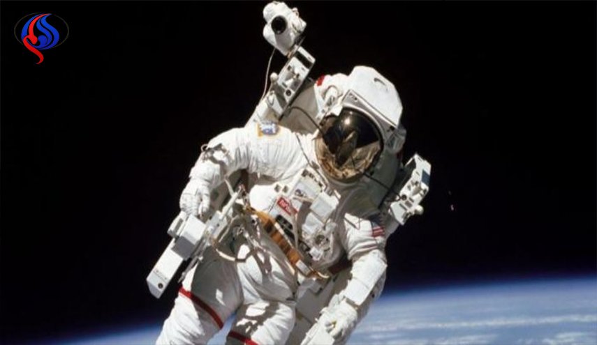 صور.. وفاة بروس ماكاندلس أول رائد سبح في الفضاء 
