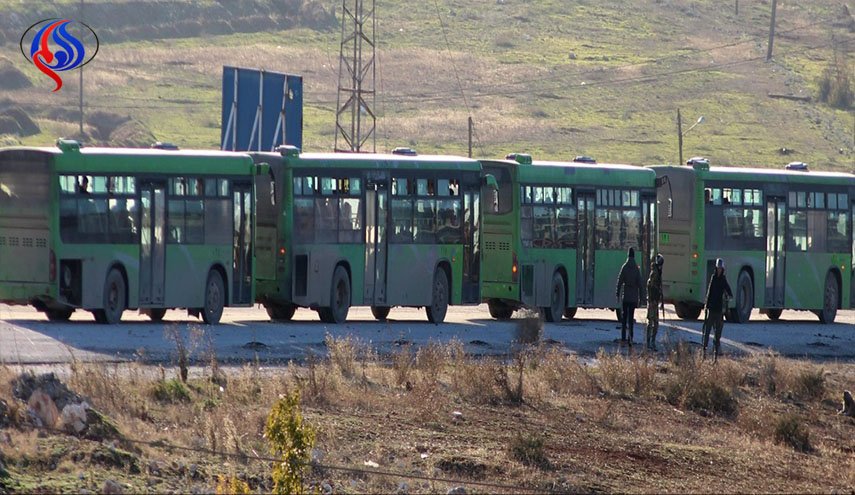 تراشق الاتهامات بين “تحرير الشام” و”جيش الإسلام” حول الخروج من الغوطة