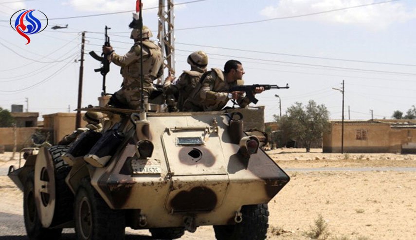 سيناء: قتلى وجرحى في استهداف مدرعة للجيش المصري