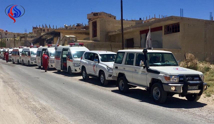 وصول سيارات الهلال الاحمر السوري الى الغوطة الغربية لنقل مسلحي النصرة