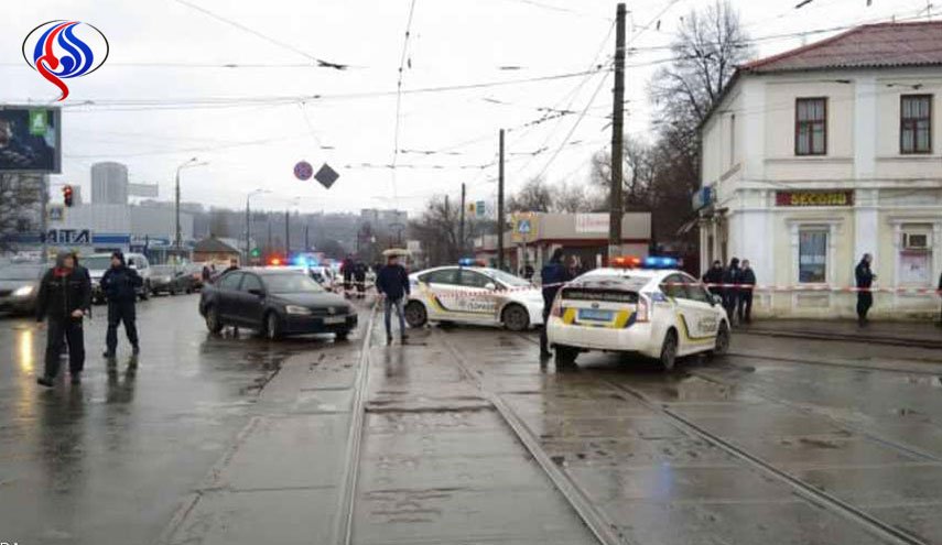 مسلح يحتجز رهائن داخل مبنى البريد شرقي أوكرانيا
