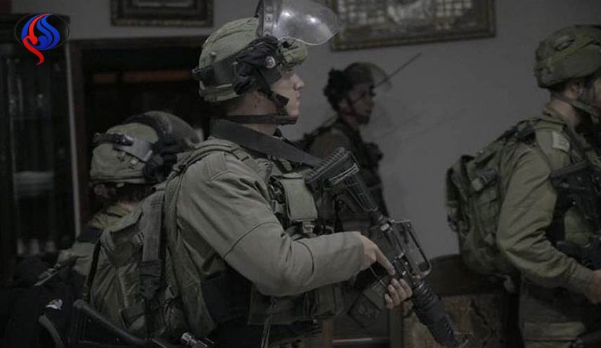 قوات الاحتلال تعتقل 14 فلسطينيا بالضفة بينهم نائب بالتشريعي