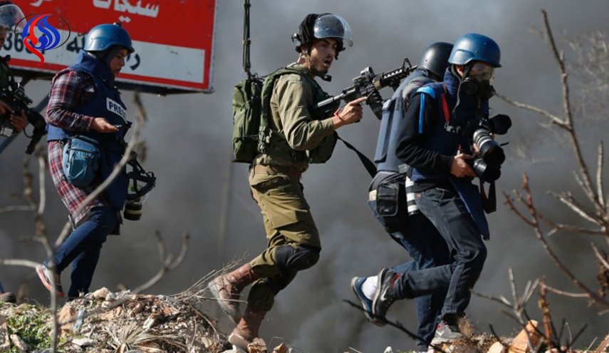 انتهاكات الاحتلال الإسرائيلي بحق الصحفيين الفلسطينيين لعام ٢٠١٧
