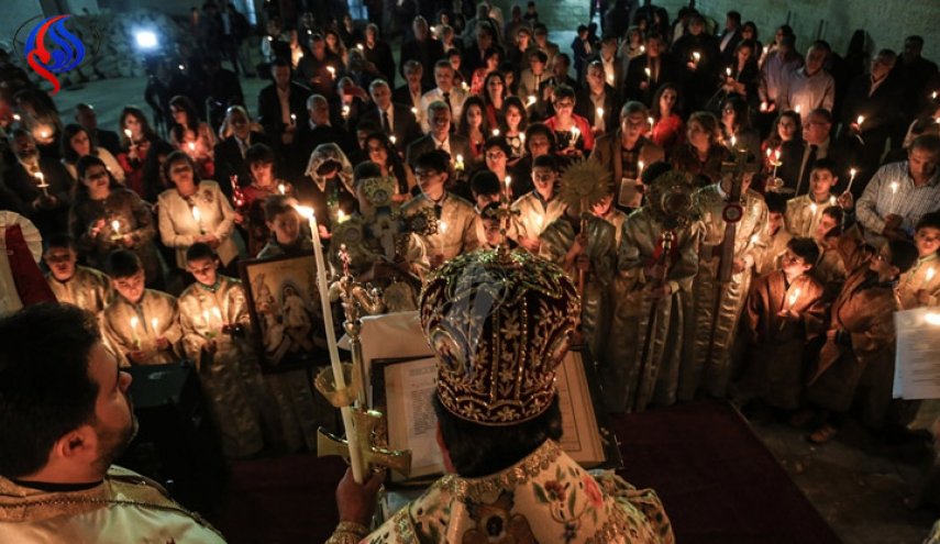 مسيحيو غزة الأرثوذكس يقيمون قداسا احتفالا بالميلاد