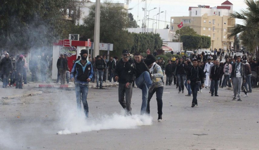 حرب هاشتاغات بين الحكومة التونسية والمحتجين